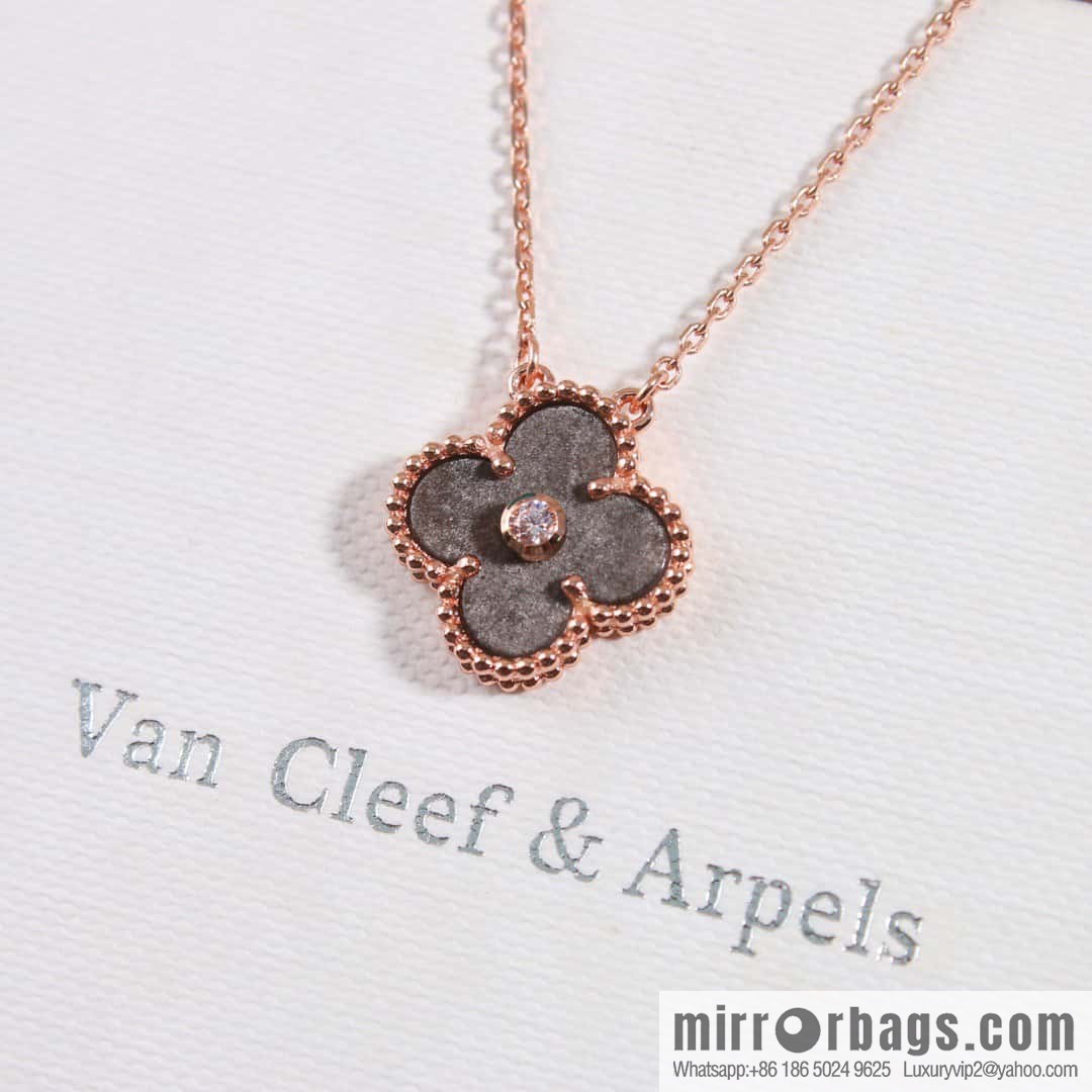 ☀️Van Cleef & Arpels Peter Stone Necklace ☀