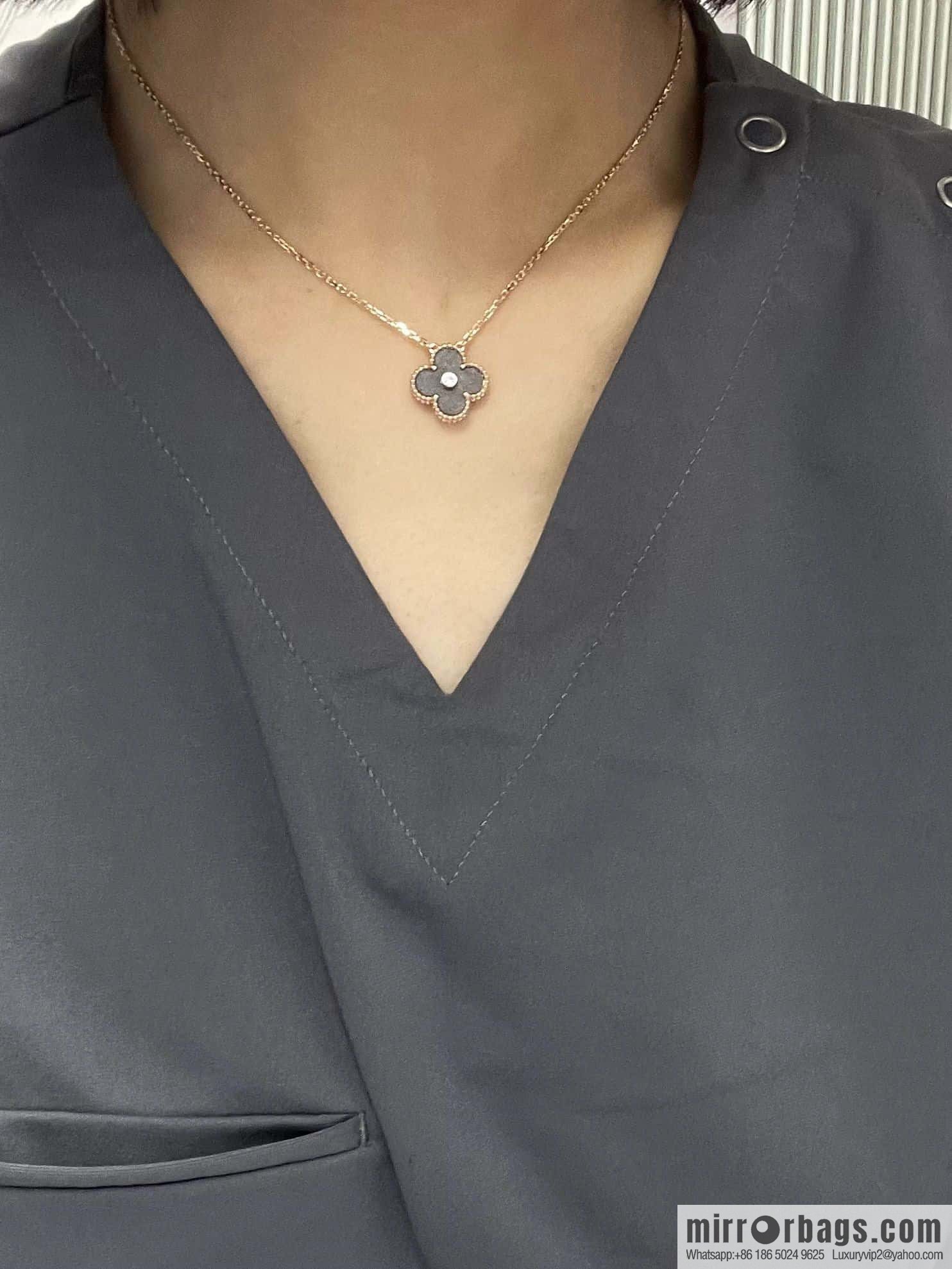 ☀️Van Cleef & Arpels Peter Stone Necklace ☀
