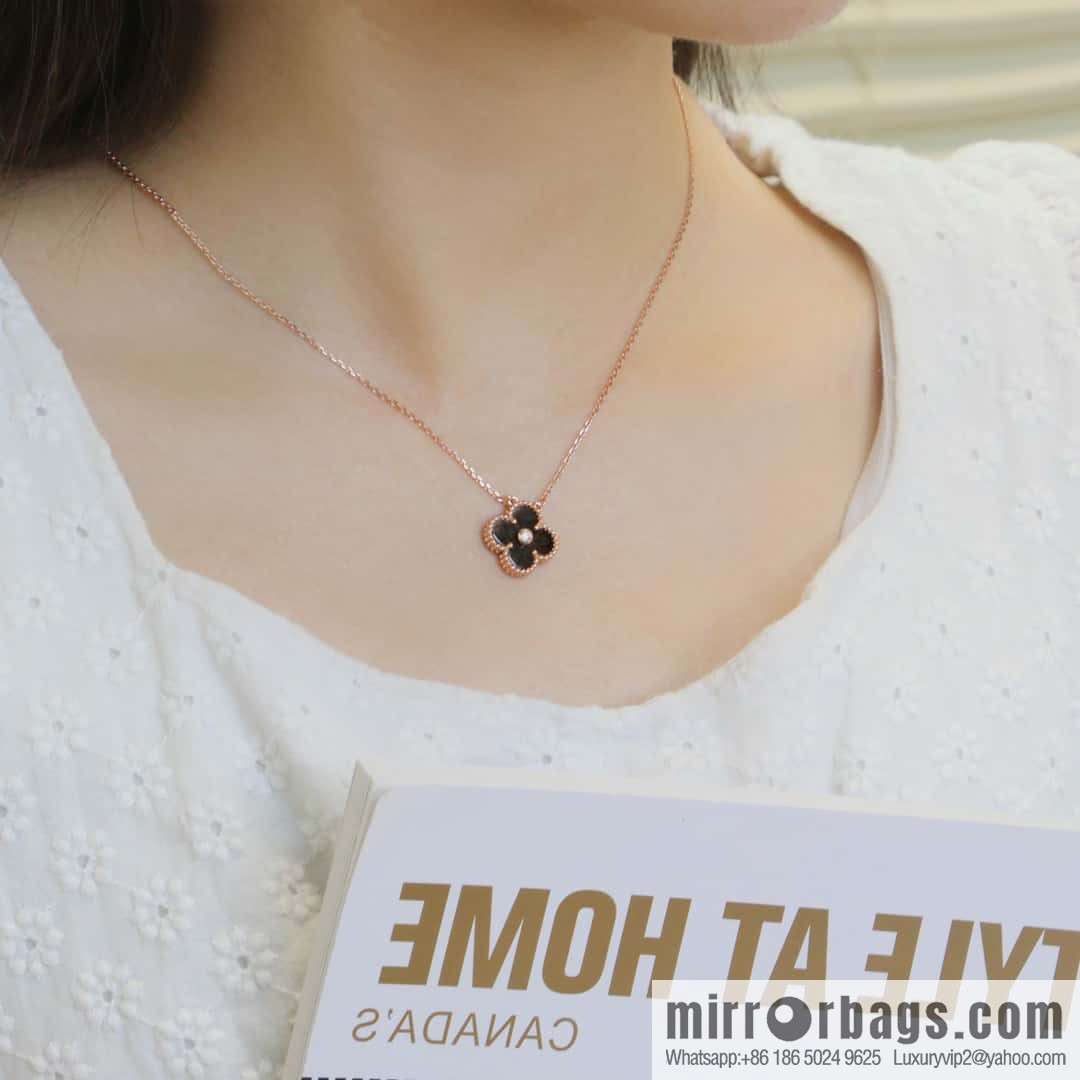 ☀️Van Cleef & Arpels Peter Stone Necklace ☀