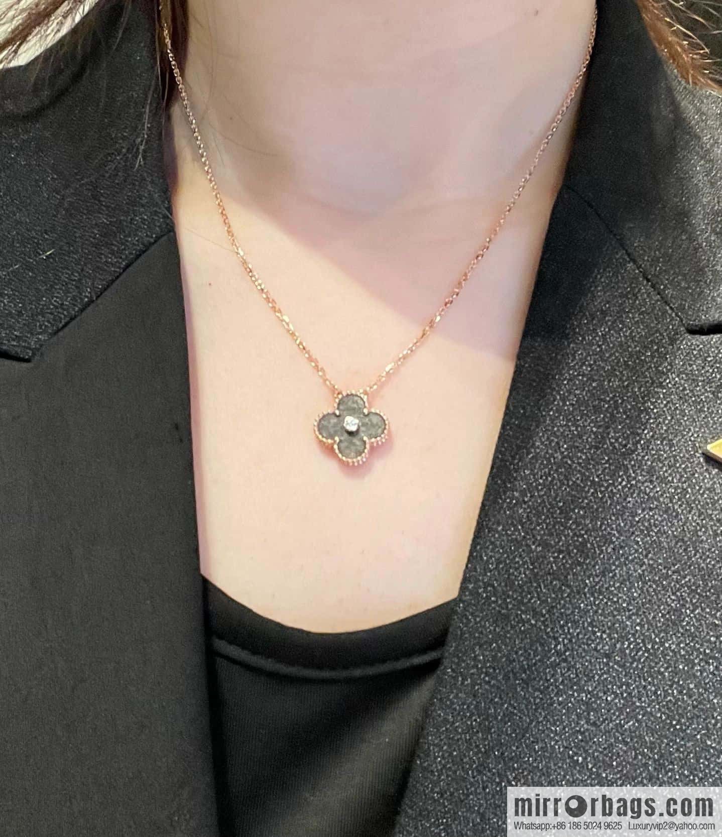 ☀️Van Cleef & Arpels Peter Stone Necklace ☀