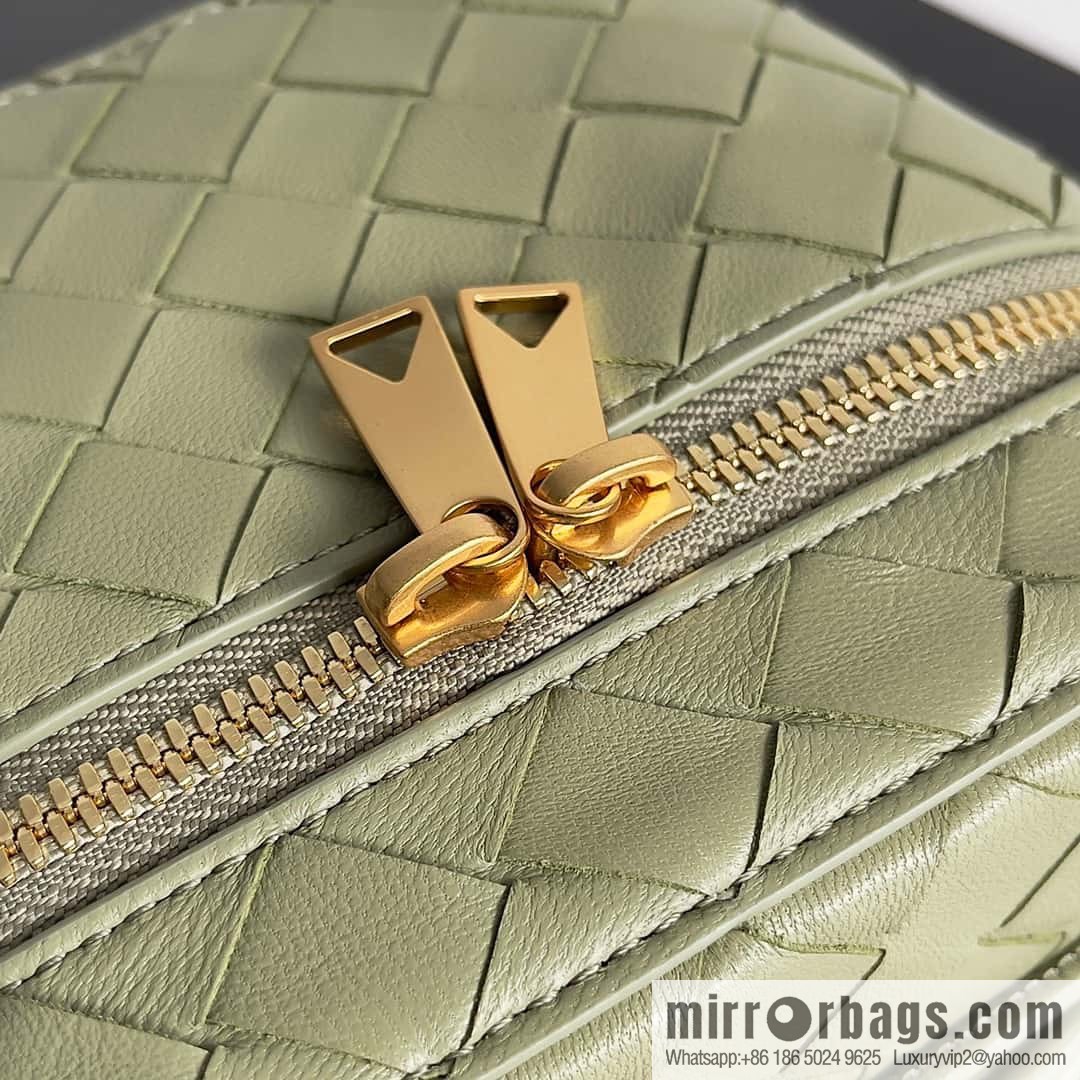 2023 new BV small box Bottega Veneta woven mini pouch model; 743551 small box bag, travertine green