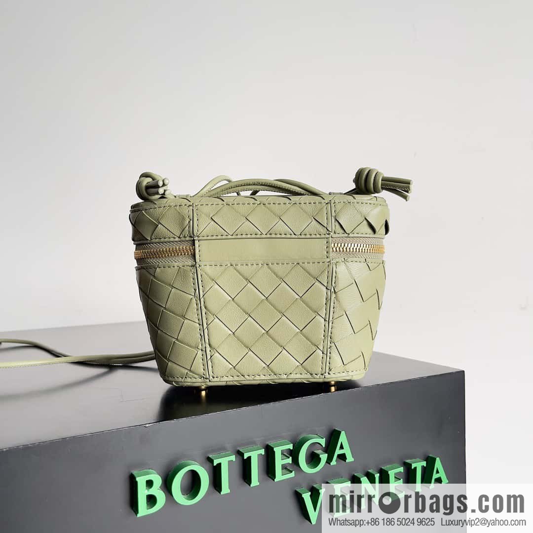 2023 new BV small box Bottega Veneta woven mini pouch model; 743551 small box bag, travertine green