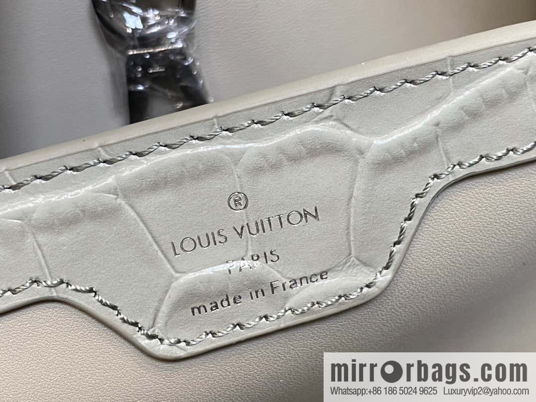 [Boutique‑grade] M48865 gray, crocodile pattern full leather cap that English series Capucines BB handbag