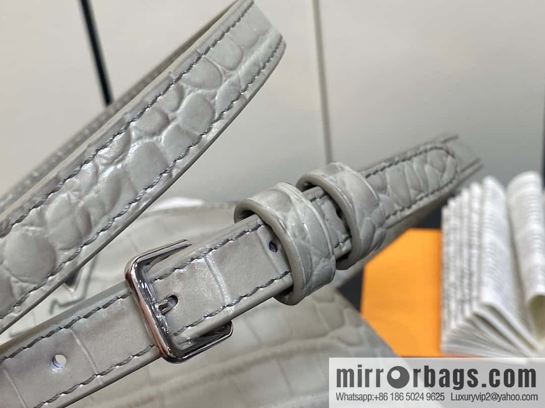 [Boutique‑grade] M48865 gray, crocodile pattern full leather cap that English series Capucines mini handbag