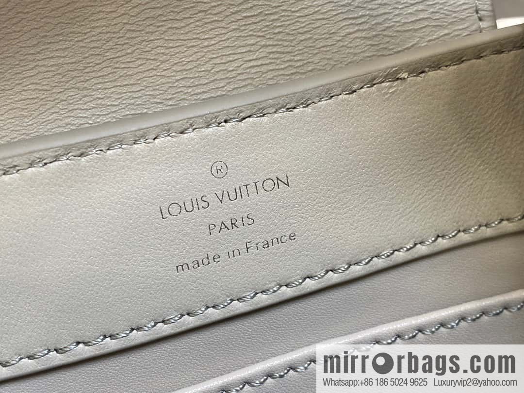 [Boutique‑grade] M48865 gray, crocodile pattern full leather cap that English series Capucines mini handbag