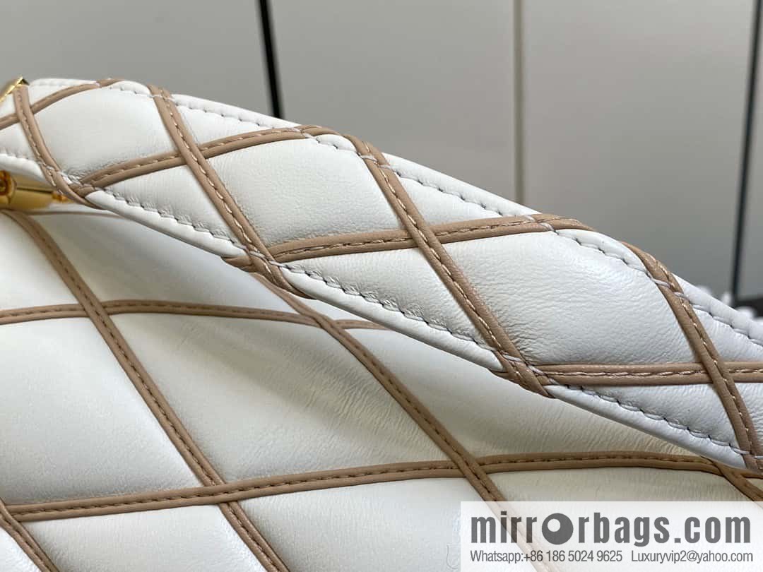 [Boutique‑grade] M22891 meters white, full leather rhombus chain bag series GO-14 Teist medium handbag M22890