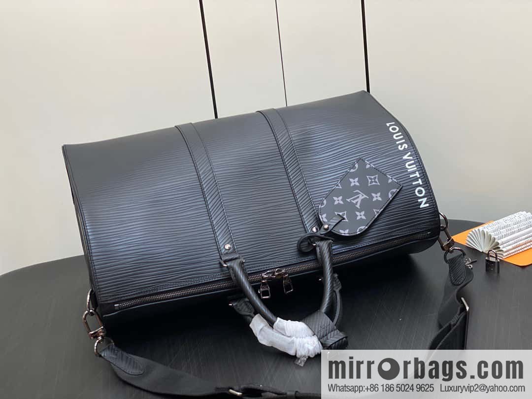 [Boutique‑grade] M23721 black epi full leather travel bag series, this Keepall Bandoulière 50 handbag