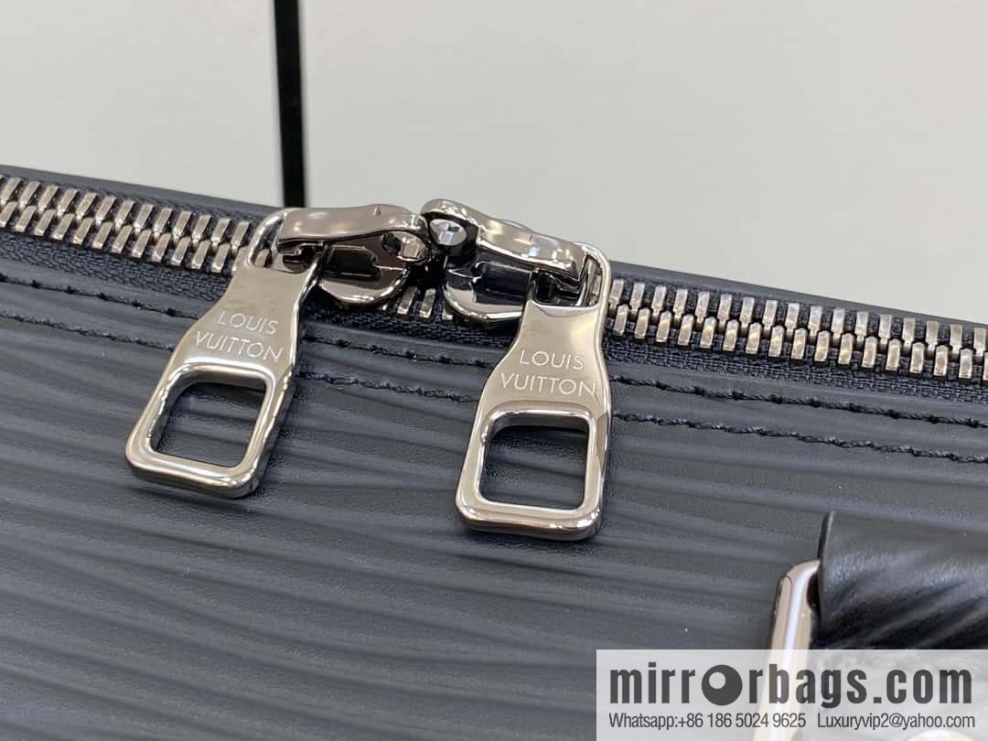 [Boutique‑grade] M23721 black epi full leather travel bag series, this Keepall Bandoulière 50 handbag
