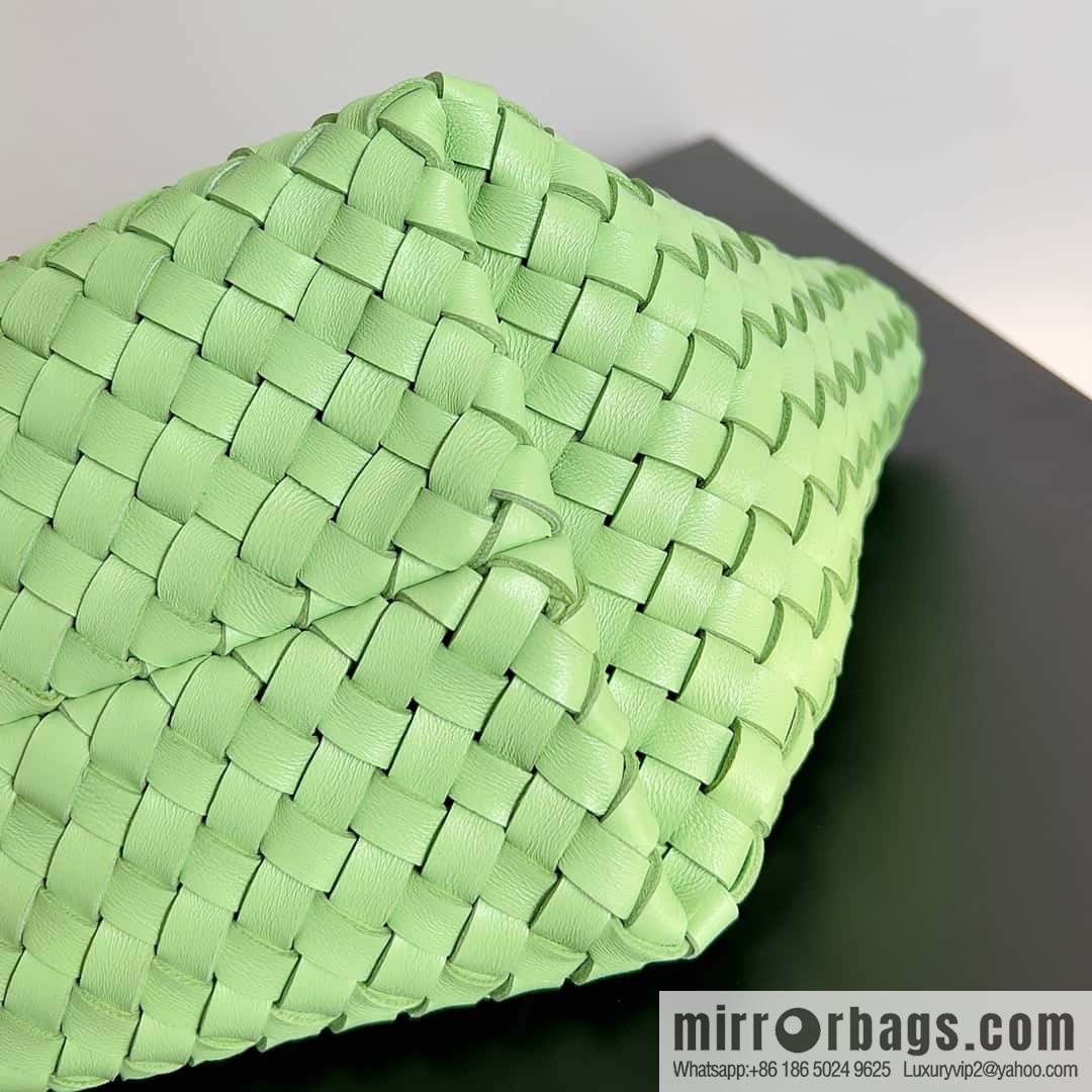 BV Mini Cabat Limited Edition mini vegetable basket BAG model; 709464 avocado color