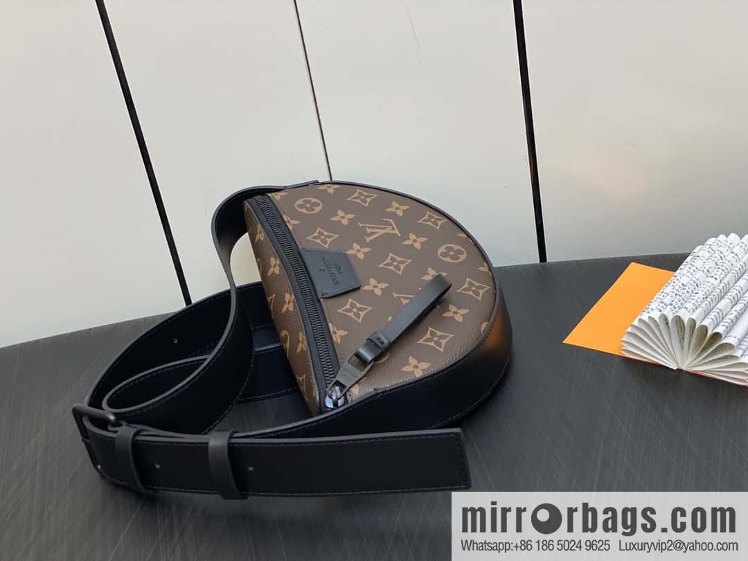 [Boutique‑grade] M23835 monogram men's bag moon bag series, new LV MOON CROSSBODY handbag in autumn and winter