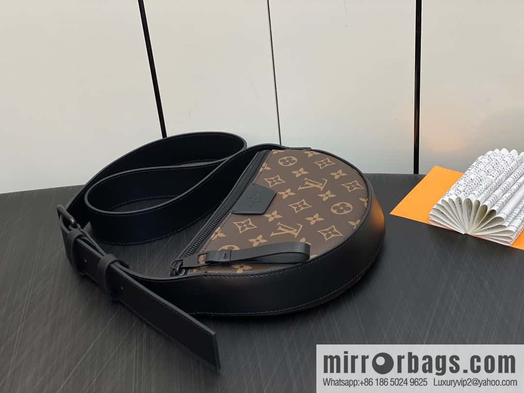 [Boutique‑grade] M23835 monogram men's bag moon bag series, new LV MOON CROSSBODY handbag in autumn and winter