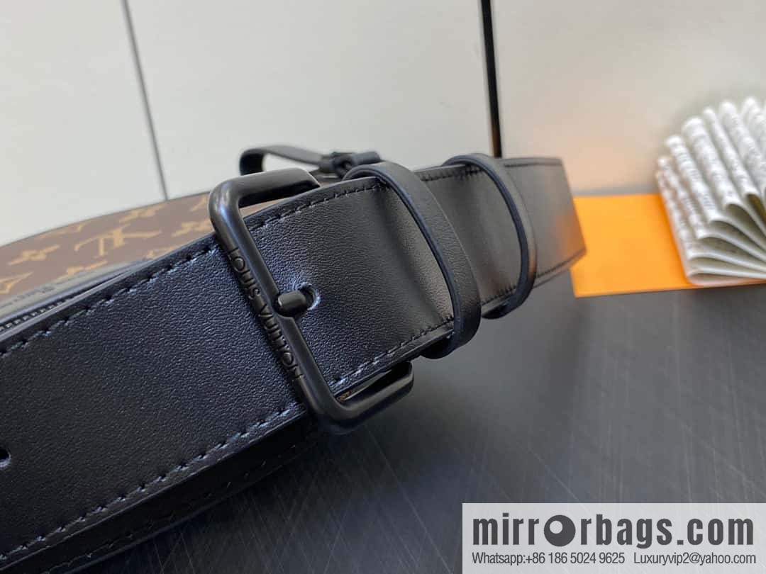[Boutique‑grade] M23835 monogram men's bag moon bag series, new LV MOON CROSSBODY handbag in autumn and winter