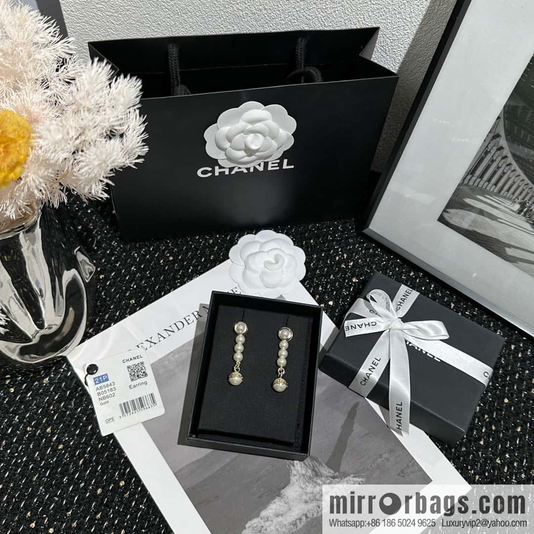 ☀️New ☑️ Chanel double c pearl stud earrings ☀️