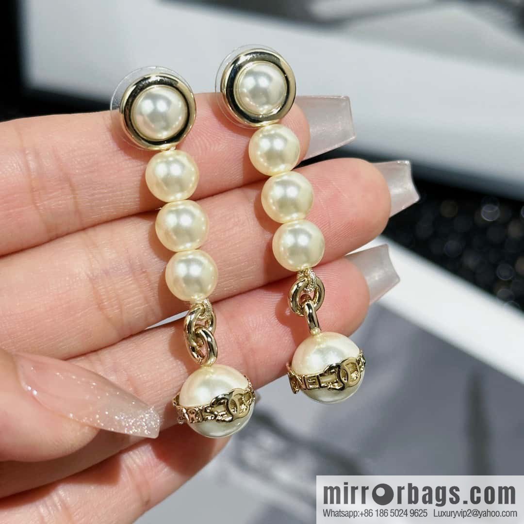 ☀️New ☑️ Chanel double c pearl stud earrings ☀️
