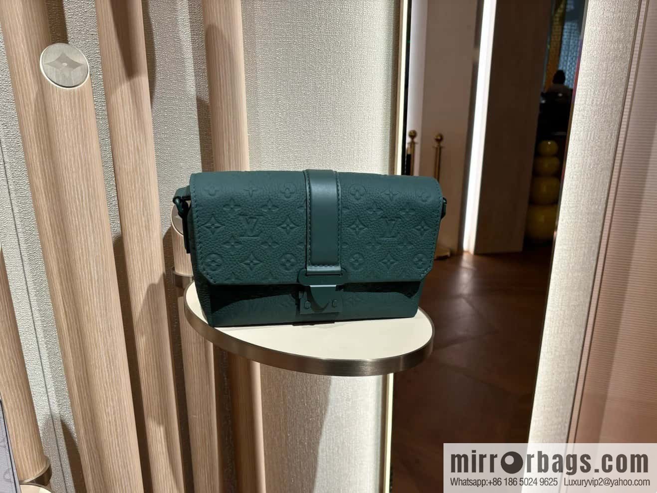 [Boutique‑grade] M24439 dark green, full leather embossed men's bag messenger bag series S-Cape Messenger messenger handbag