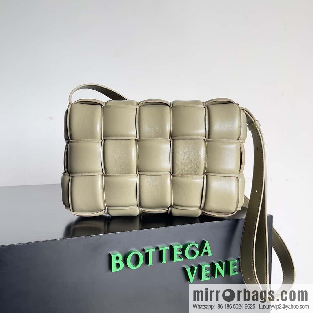New color~ taupe BV Cassette bag, cassette bag, pillow bag, item number: 70094