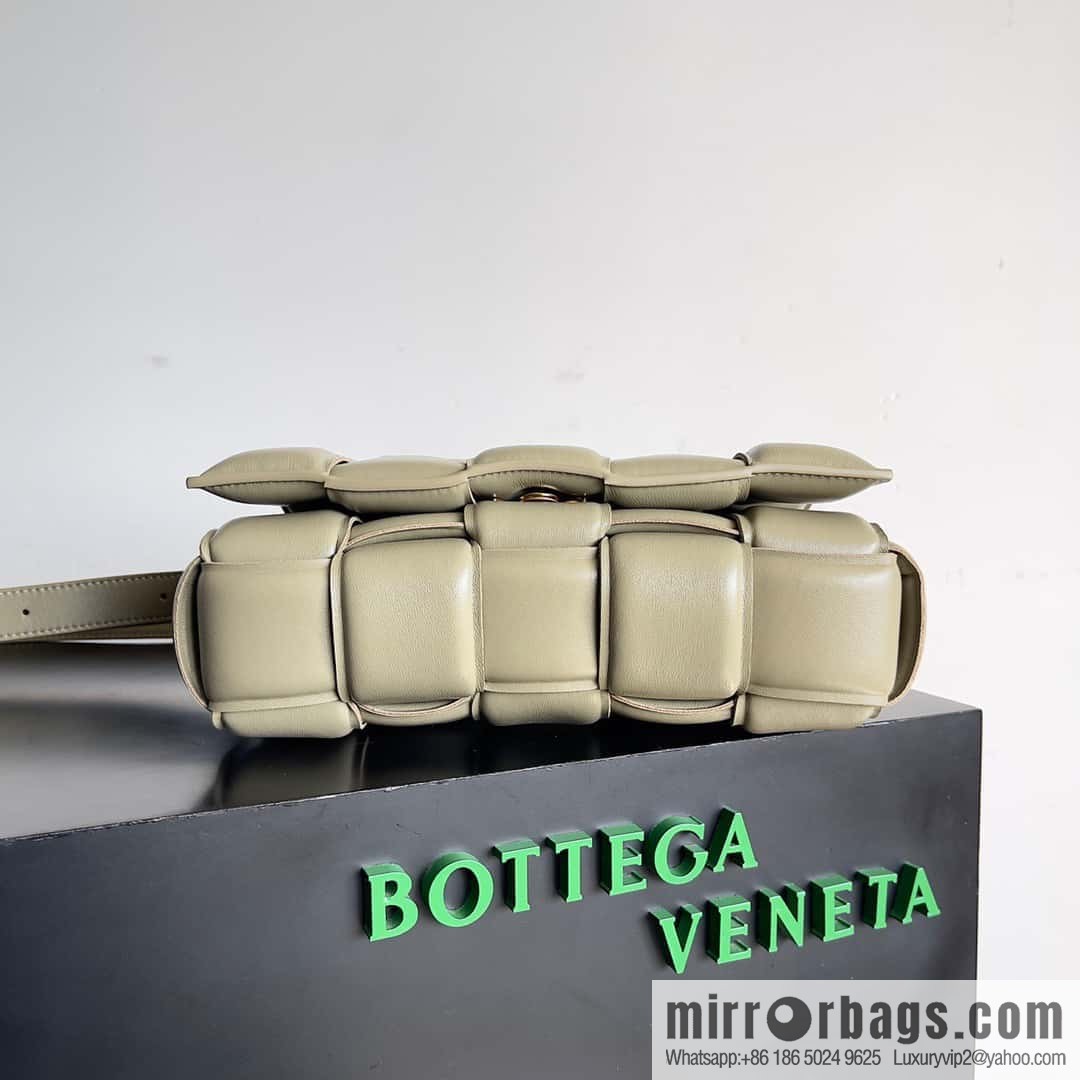 New color~ taupe BV Cassette bag, cassette bag, pillow bag, item number: 70094
