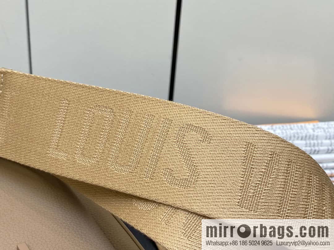 [Boutique‑grade] M23710 apricot, full leather men's bag messenger bag series, new FASTLINE messenger bag in autumn and winter