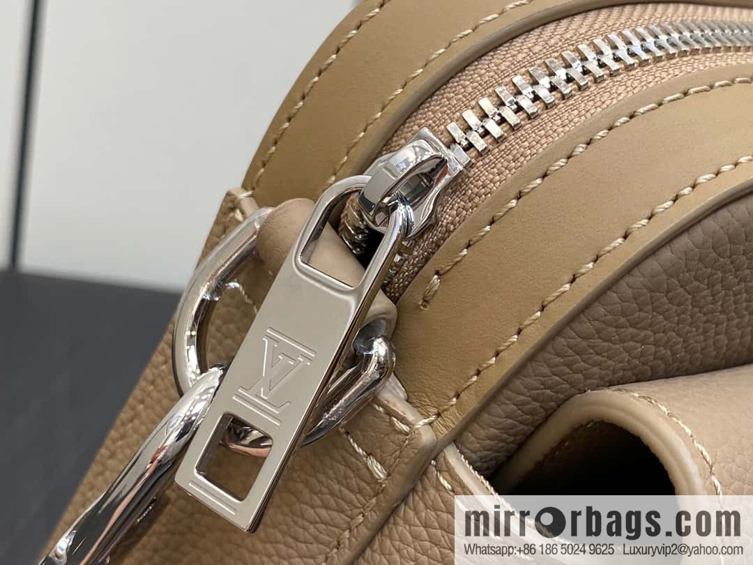 [Boutique‑grade] M23710 apricot, full leather men's bag messenger bag series, new FASTLINE messenger bag in autumn and winter