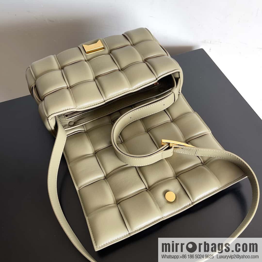 New color~ taupe BV Cassette bag, cassette bag, pillow bag, item number: 70094