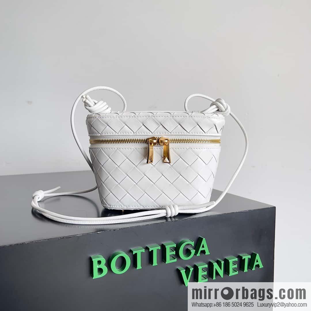 2023 new BV small box Bottega Veneta woven mini pouch model; 743551 small box bag, white.
