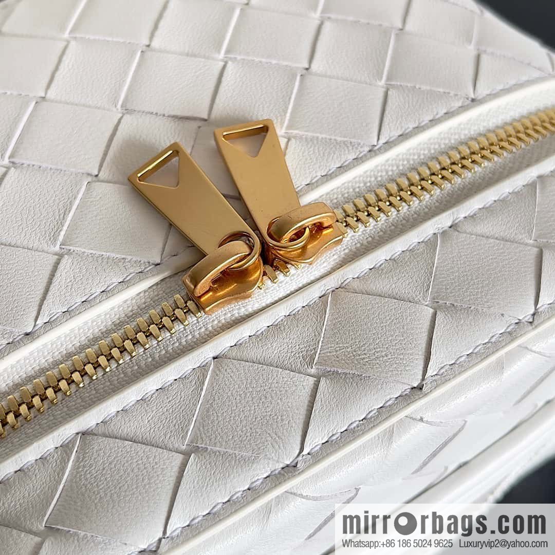 2023 new BV small box Bottega Veneta woven mini pouch model; 743551 small box bag, white.