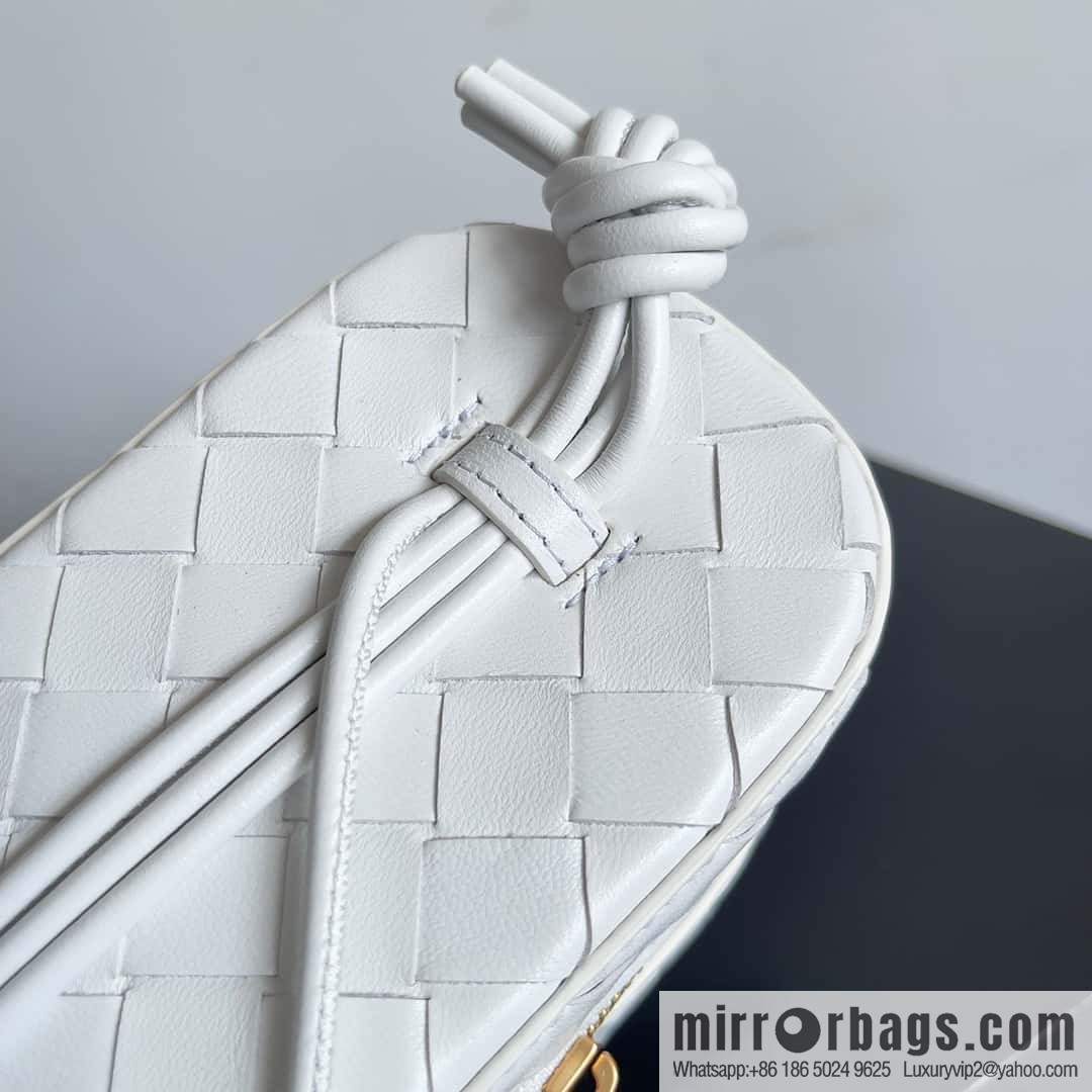 2023 new BV small box Bottega Veneta woven mini pouch model; 743551 small box bag, white.