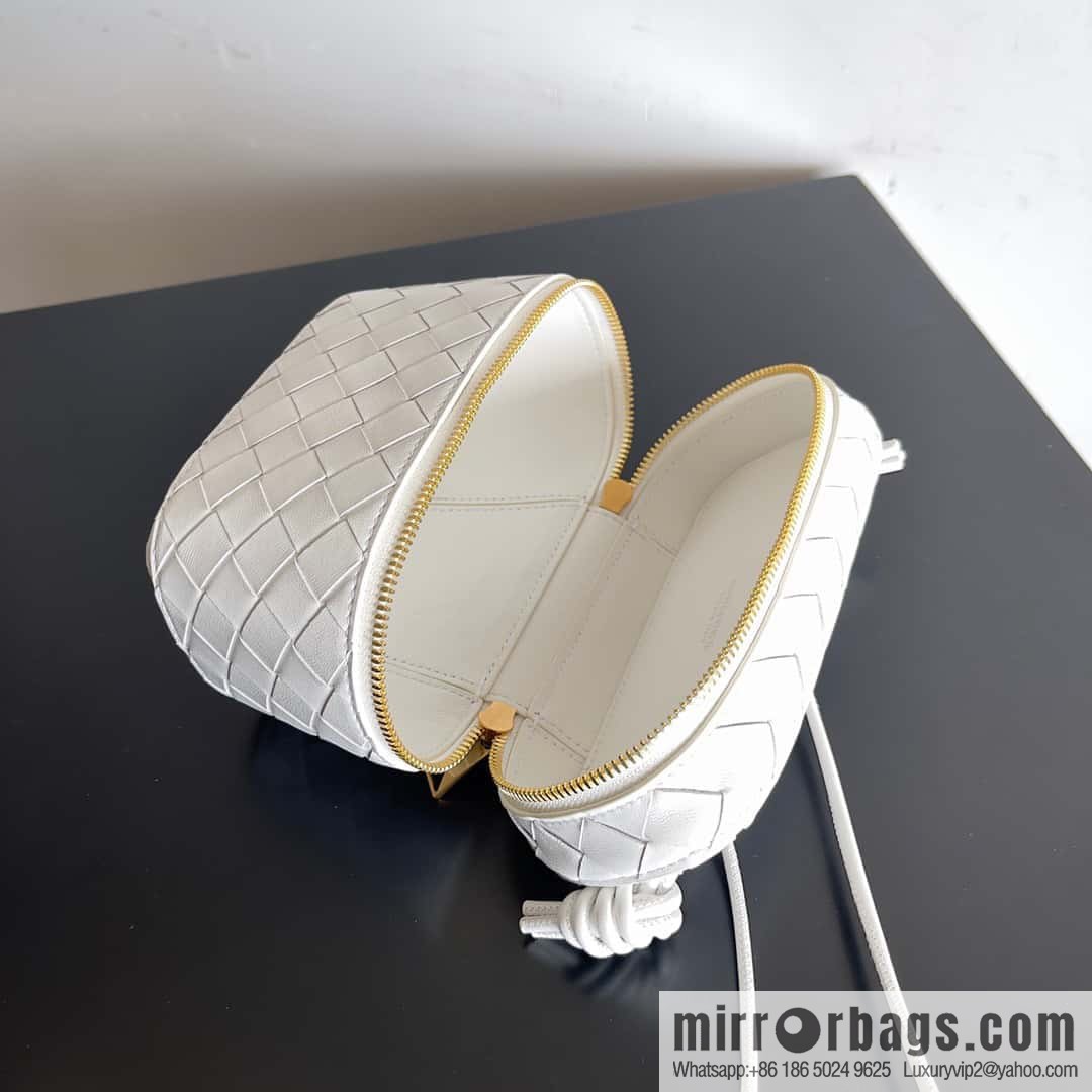2023 new BV small box Bottega Veneta woven mini pouch model; 743551 small box bag, white.