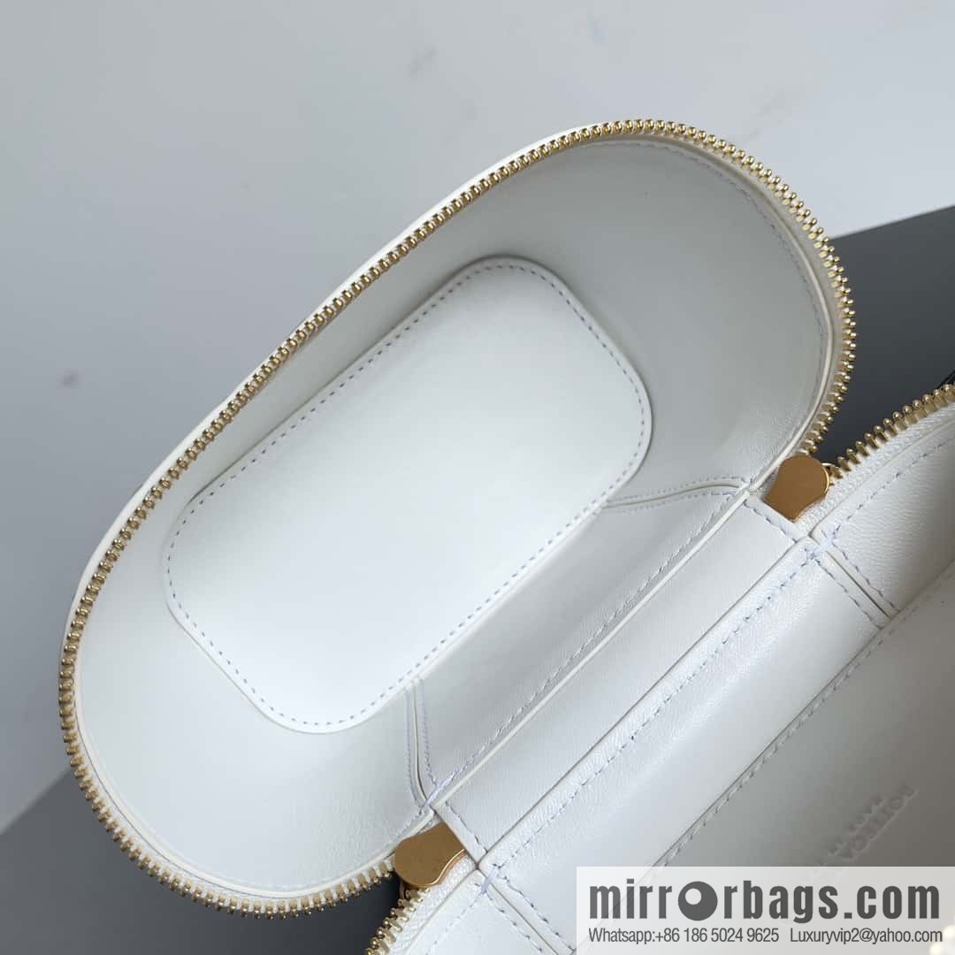 2023 new BV small box Bottega Veneta woven mini pouch model; 743551 small box bag, white.