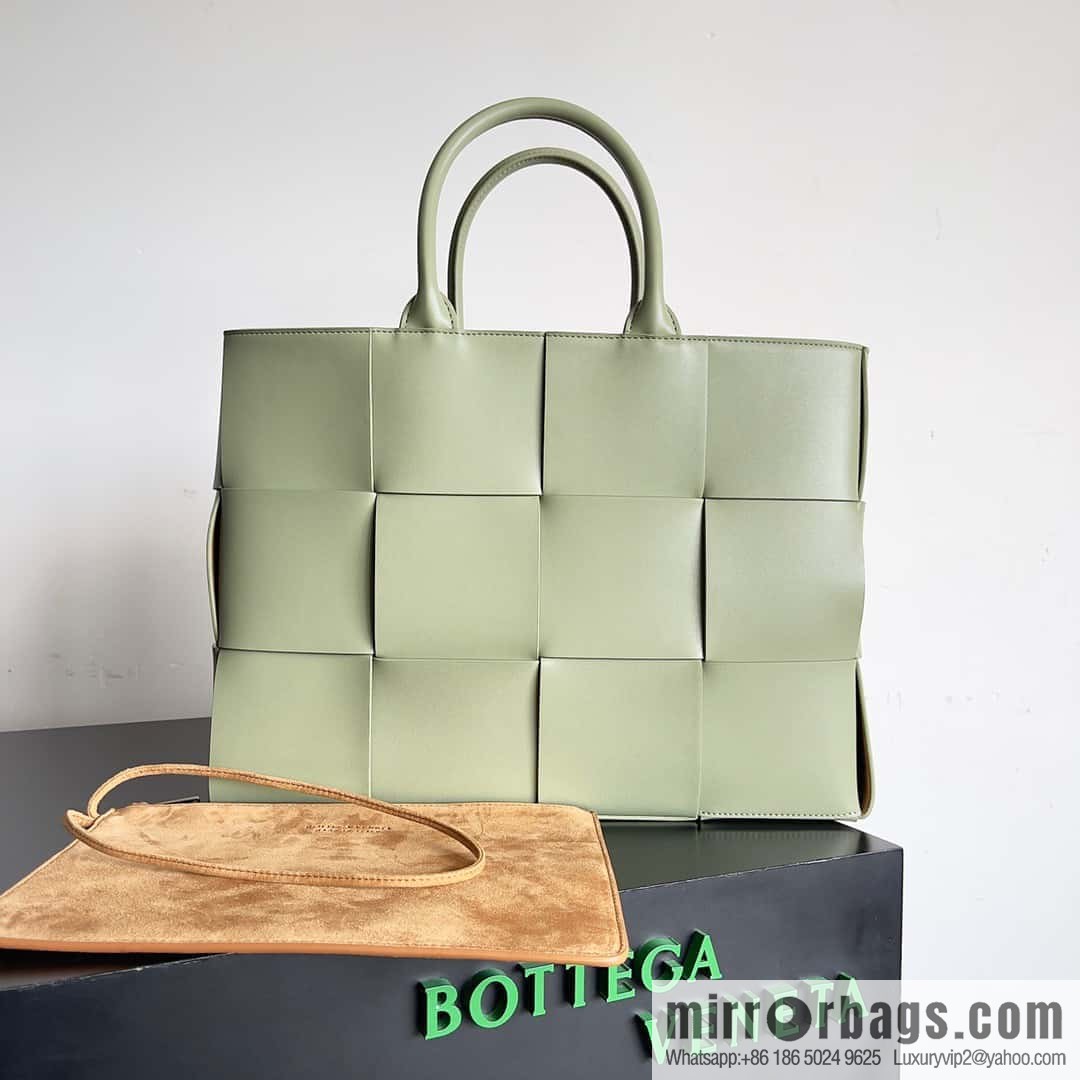 38Cm small four grid B home 2023 early spring new Arco Tote clutch bag model; 729244 Intreccio woven leather (fabric) tote handbag