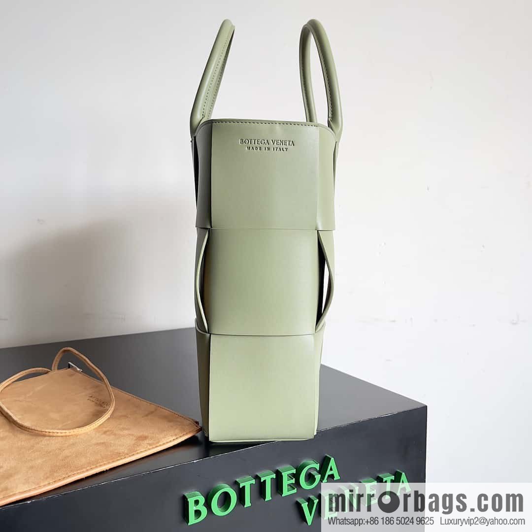 38Cm small four grid B home 2023 early spring new Arco Tote clutch bag model; 729244 Intreccio woven leather (fabric) tote handbag