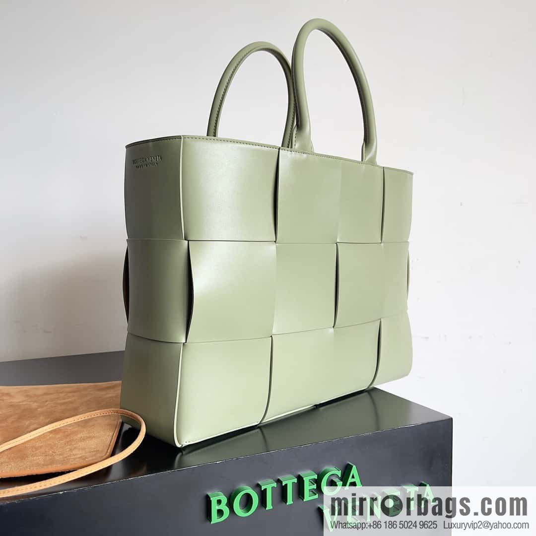 38Cm small four grid B home 2023 early spring new Arco Tote clutch bag model; 729244 Intreccio woven leather (fabric) tote handbag