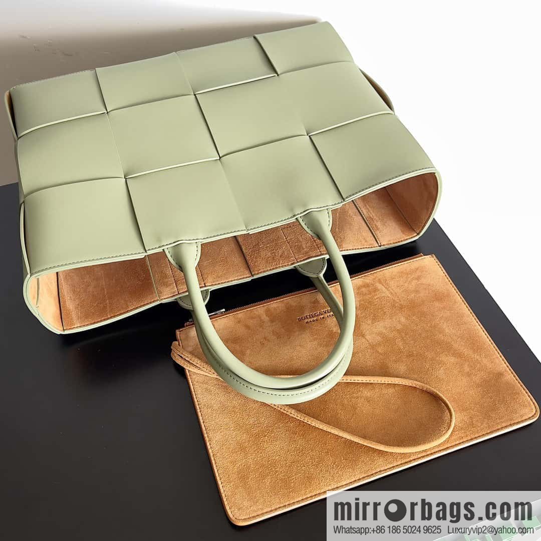 38Cm small four grid B home 2023 early spring new Arco Tote clutch bag model; 729244 Intreccio woven leather (fabric) tote handbag