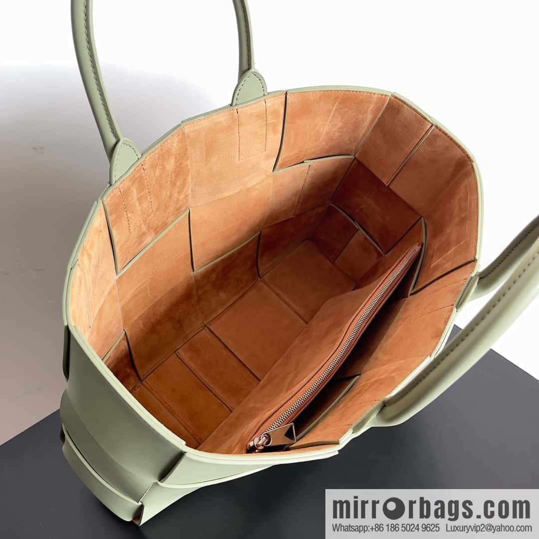 38Cm small four grid B home 2023 early spring new Arco Tote clutch bag model; 729244 Intreccio woven leather (fabric) tote handbag