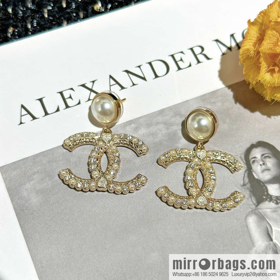 ☀️New ☑️ Chanel C2 double c pearl stud earrings ☀️