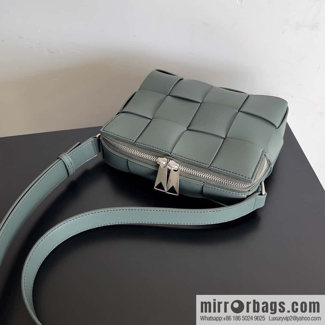 BV Men's Camera Bag BV Men's 2023 SS Pre Spring New Camera, Model Number: 730027 Grey