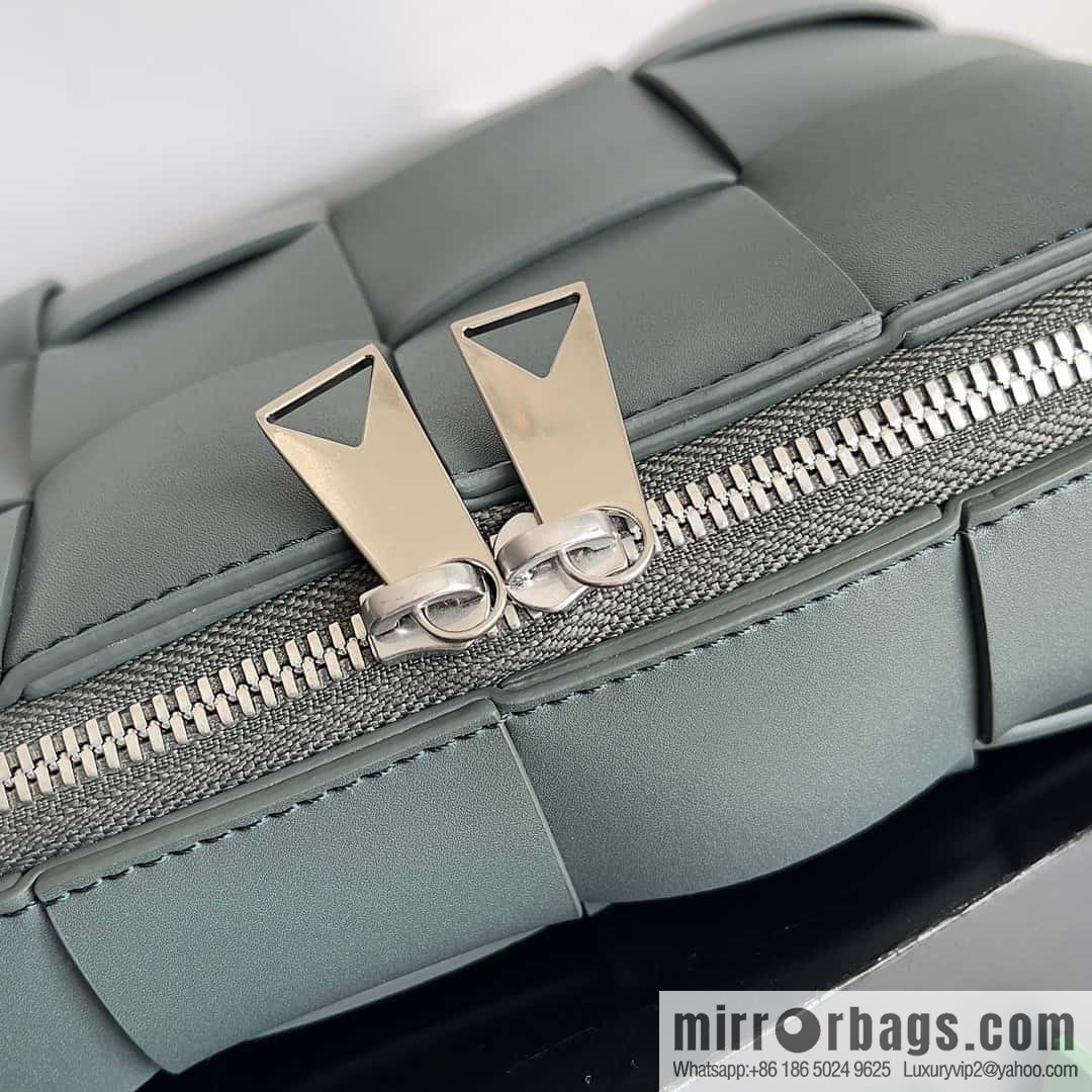 BV Men's Camera Bag BV Men's 2023 SS Pre Spring New Camera, Model Number: 730027 Grey
