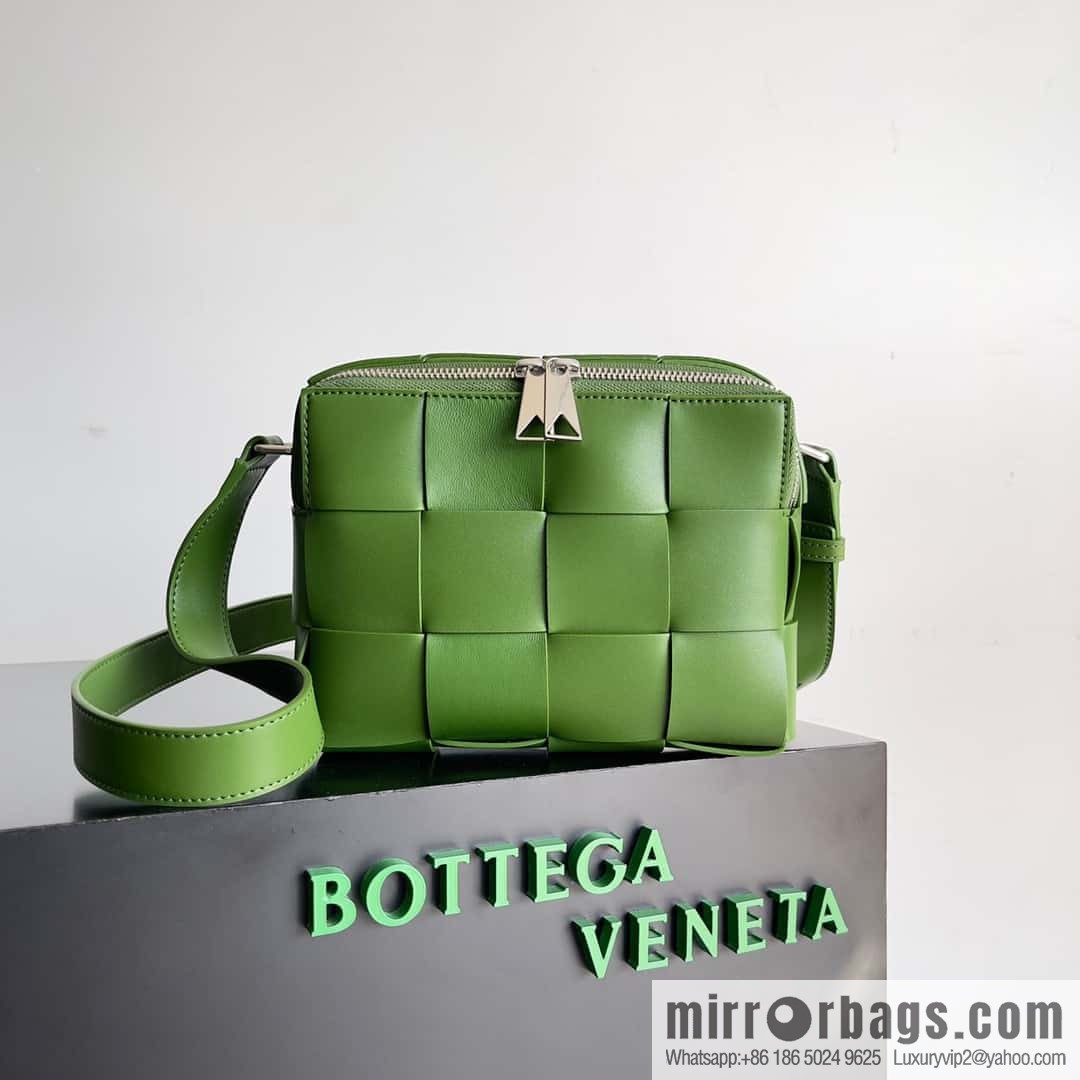 BV Men's Camera Bag BV Men's 2023 SS Pre Spring New Camera, Model Number: 730027 Green