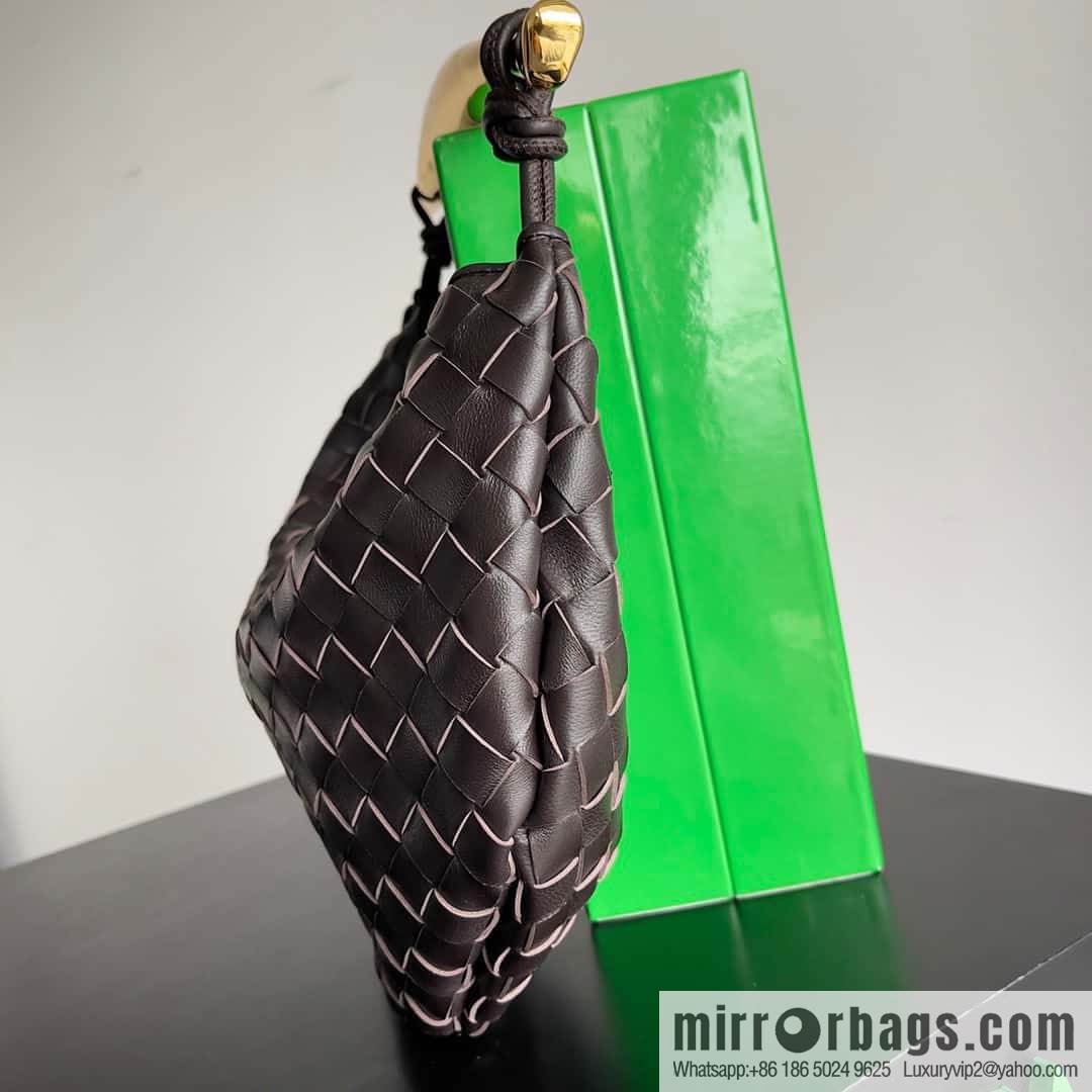 BottegaVeneta2023 new model, Baodiejia Bv spring and summer new mini sardines SARDINE model number: 716082 large