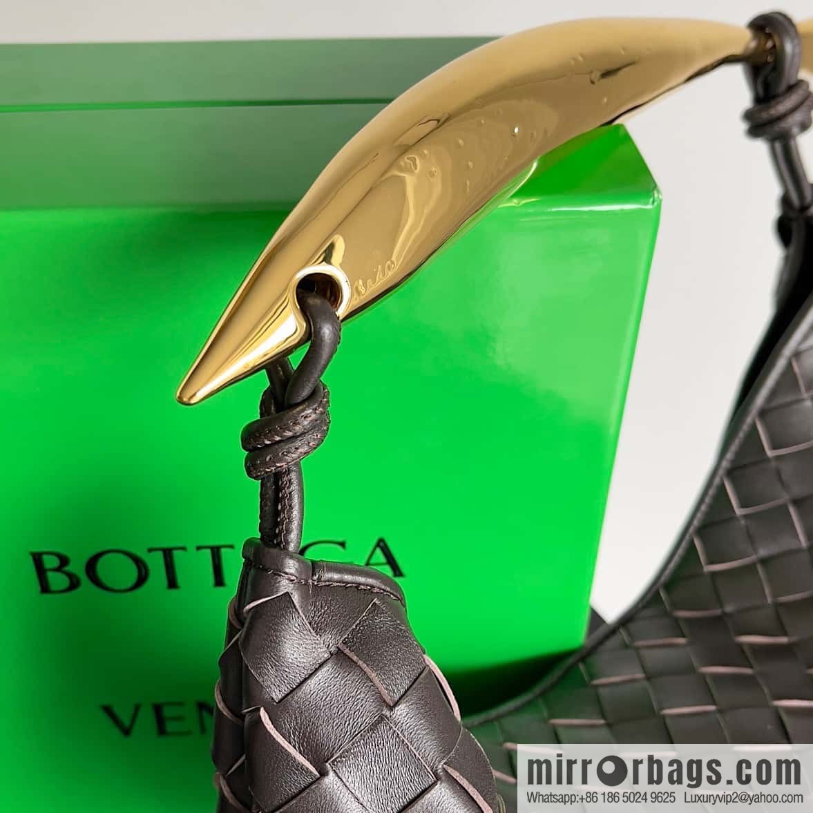 BottegaVeneta2023 new model, Baodiejia Bv spring and summer new mini sardines SARDINE model number: 716082 large