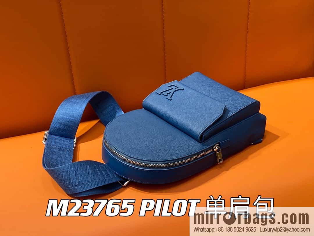 [Boutique‑grade] M23765 blue, full leather breast bag shoulder bag series, autumn and winter new PILOT shoulder bag