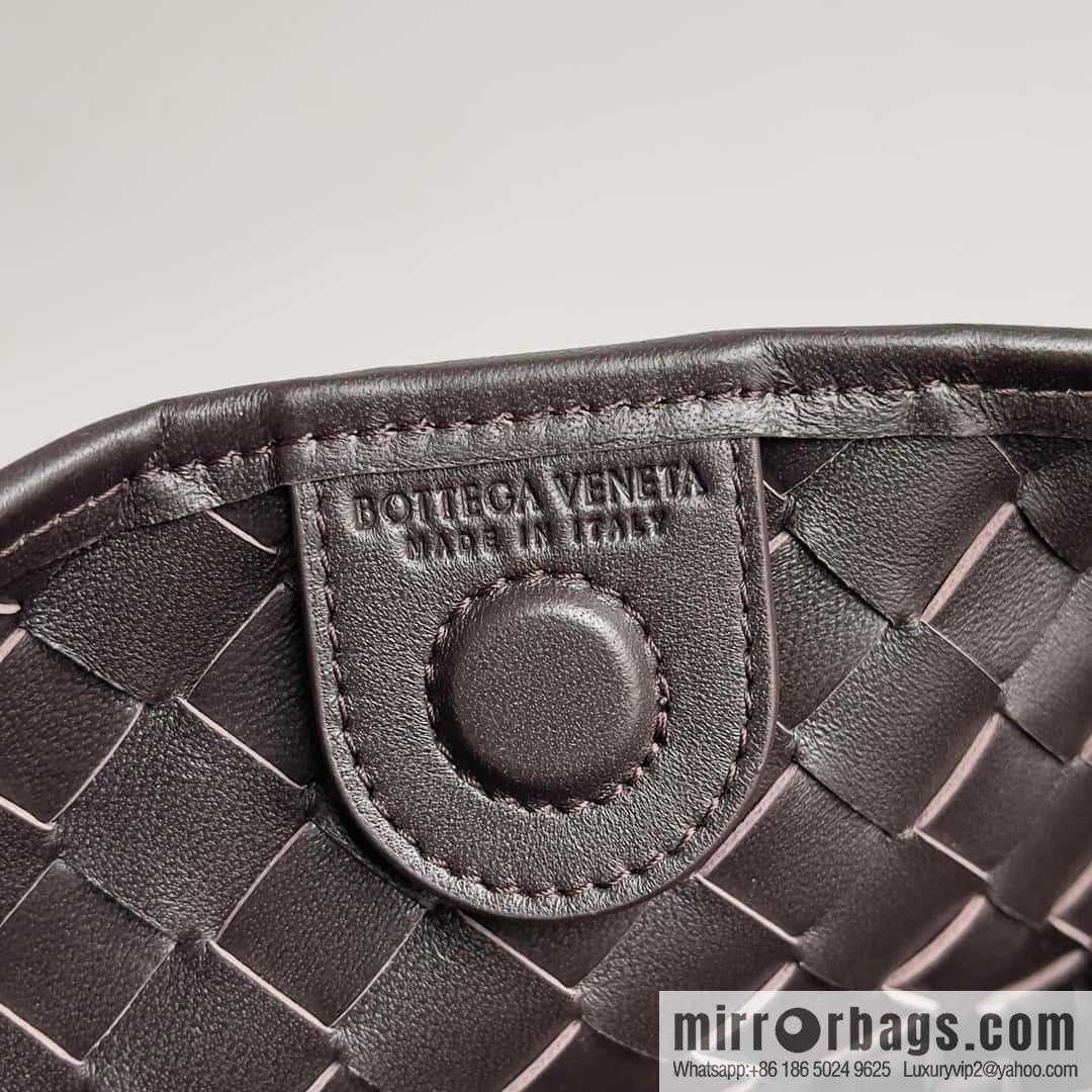 BottegaVeneta2023 new model, Baodiejia Bv spring and summer new mini sardines SARDINE model number: 716082 large