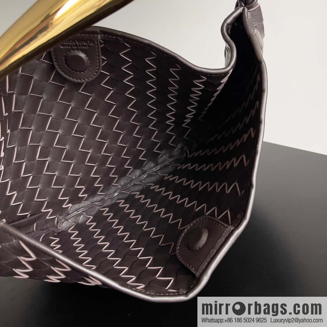 BottegaVeneta2023 new model, Baodiejia Bv spring and summer new mini sardines SARDINE model number: 716082 large