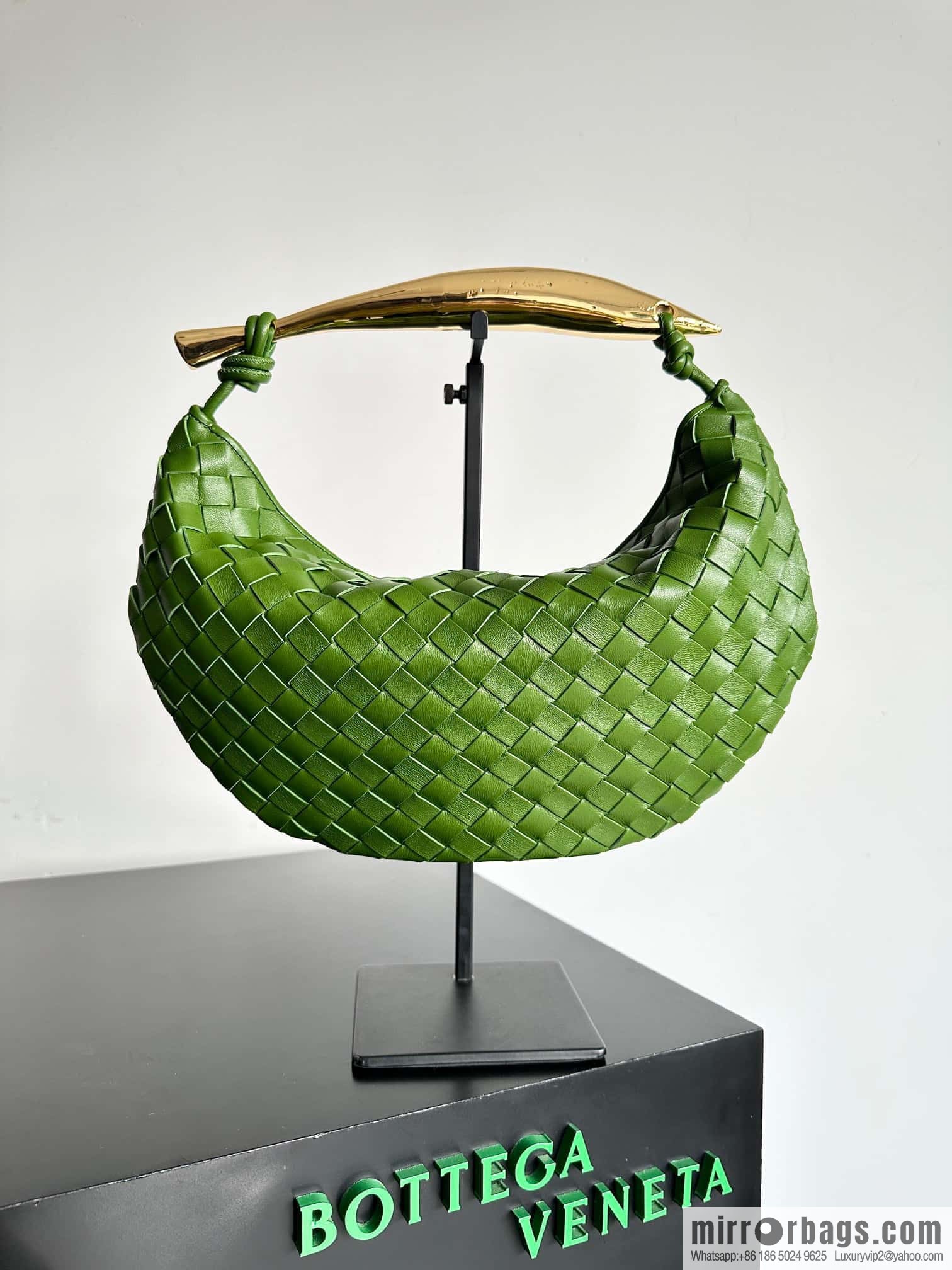 BottegaVeneta2023 new model, Baodiejia Bv spring and summer new mini sardines SARDINE model number: 716082 large