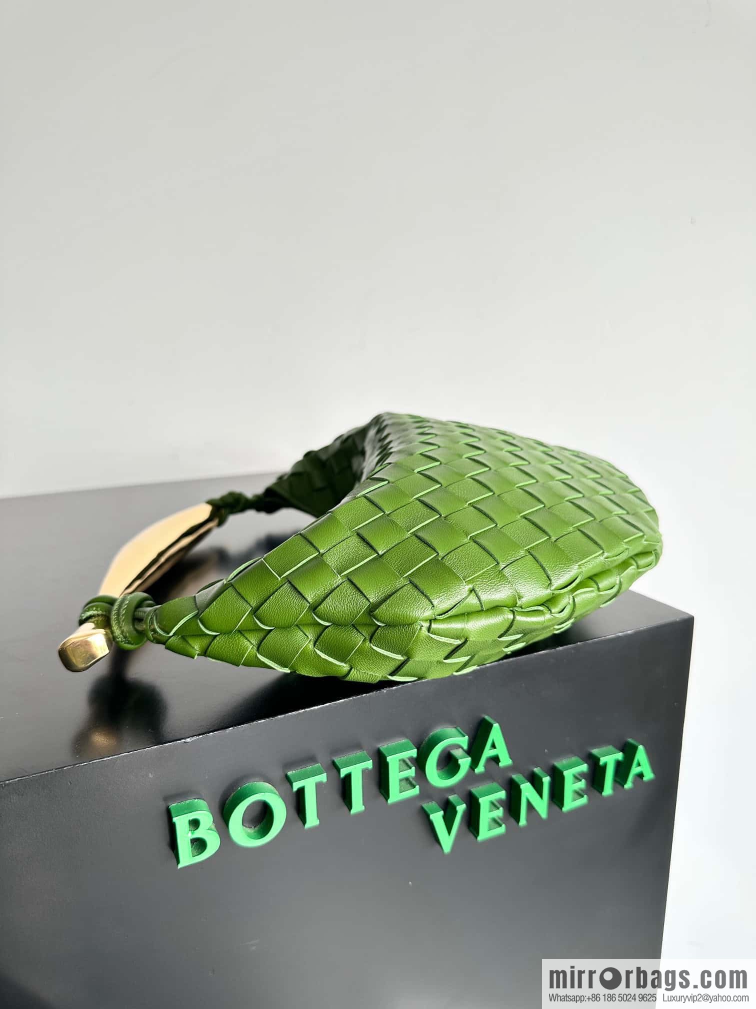 BottegaVeneta2023 new model, Baodiejia Bv spring and summer new mini sardines SARDINE model number: 716082 large