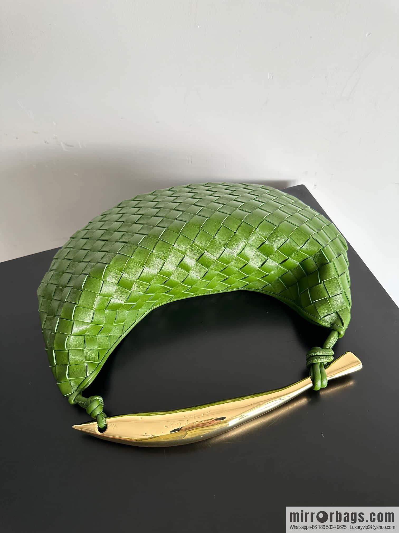 BottegaVeneta2023 new model, Baodiejia Bv spring and summer new mini sardines SARDINE model number: 716082 large