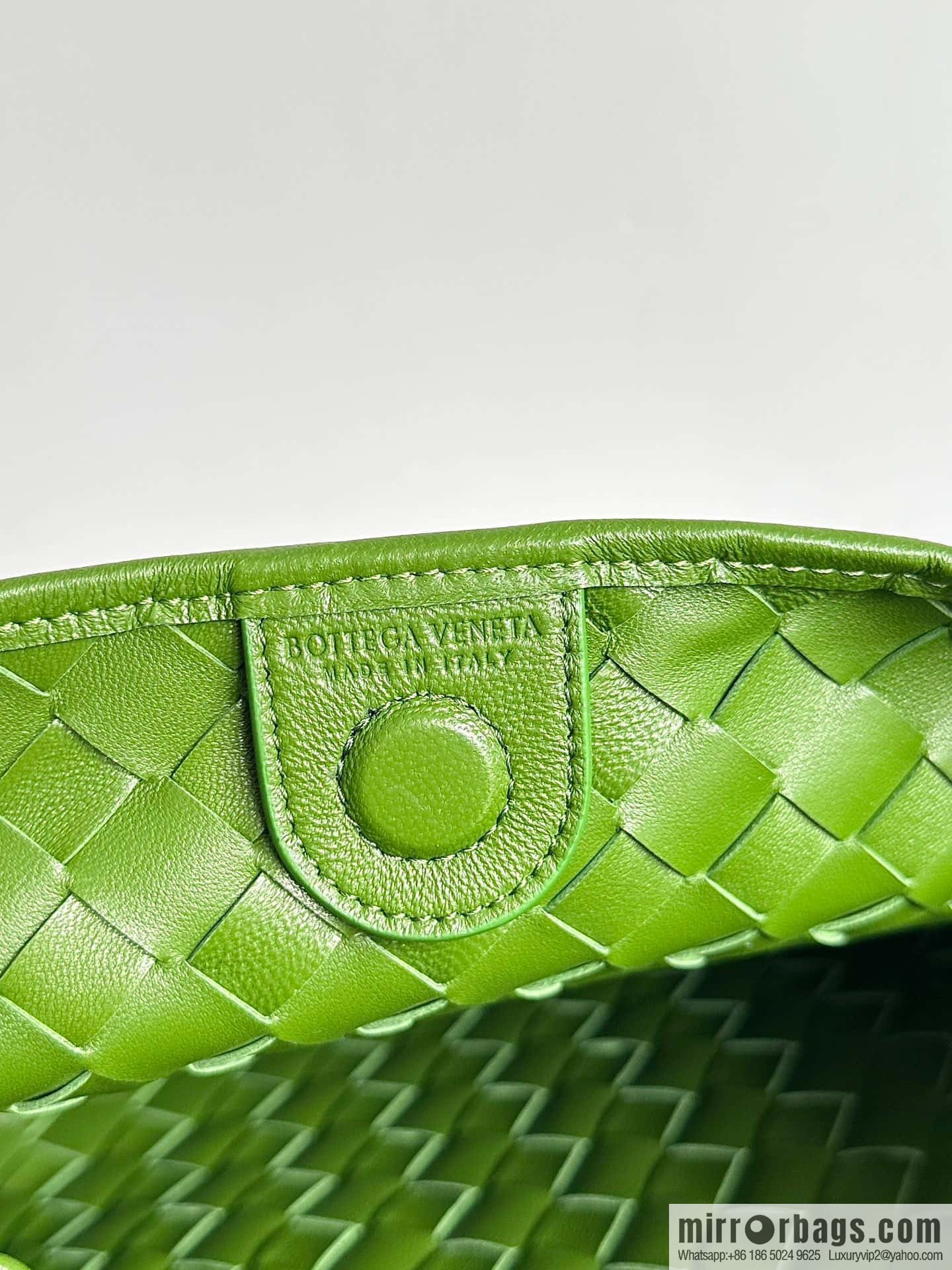 BottegaVeneta2023 new model, Baodiejia Bv spring and summer new mini sardines SARDINE model number: 716082 large