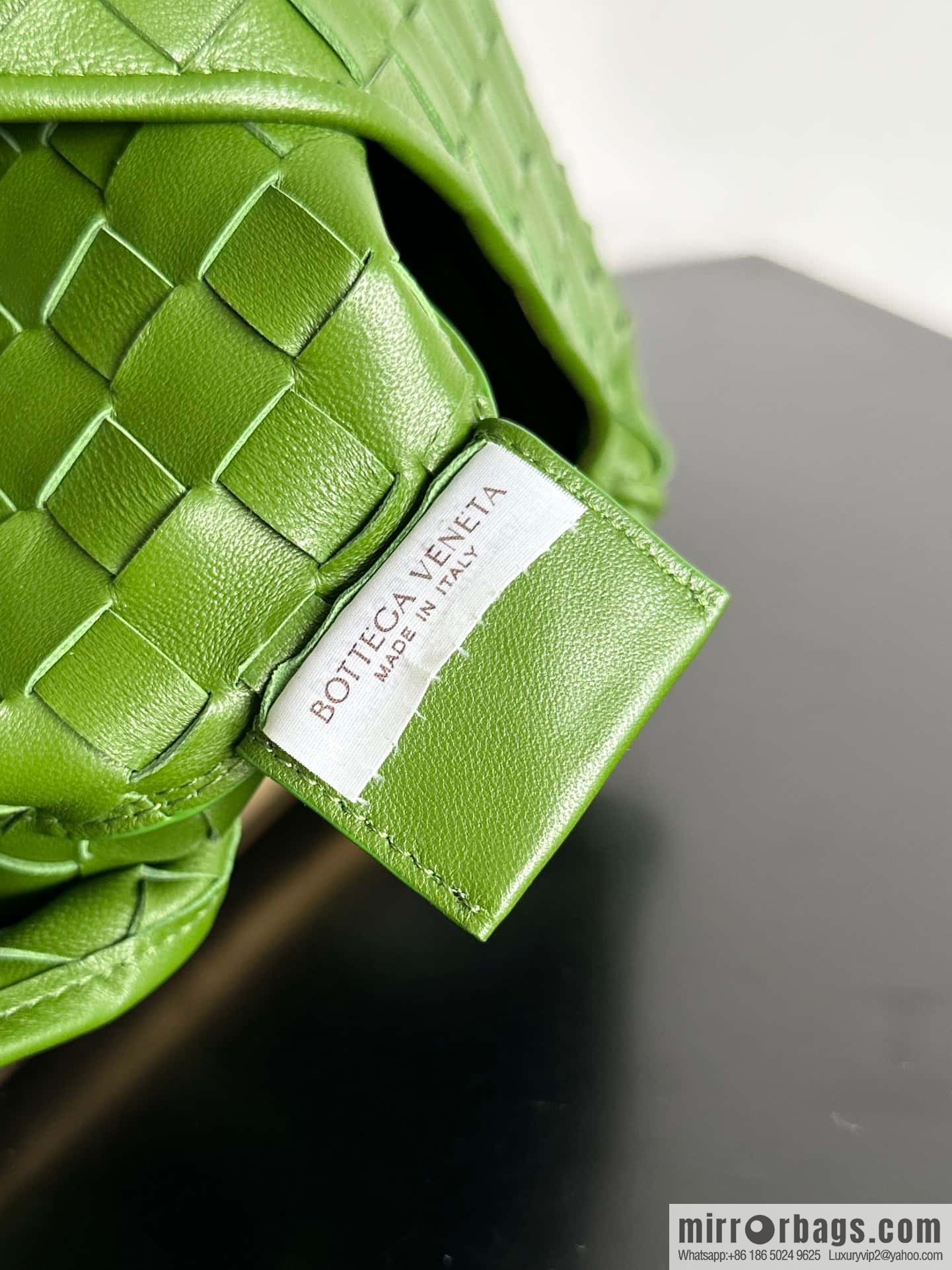 BottegaVeneta2023 new model, Baodiejia Bv spring and summer new mini sardines SARDINE model number: 716082 large