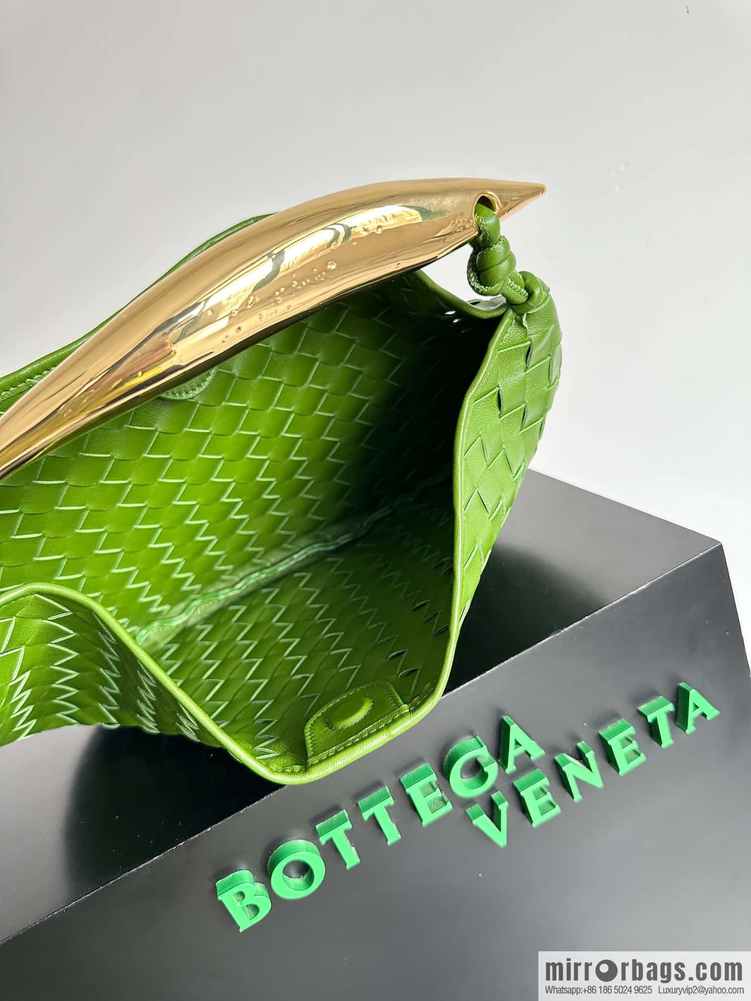 BottegaVeneta2023 new model, Baodiejia Bv spring and summer new mini sardines SARDINE model number: 716082 large