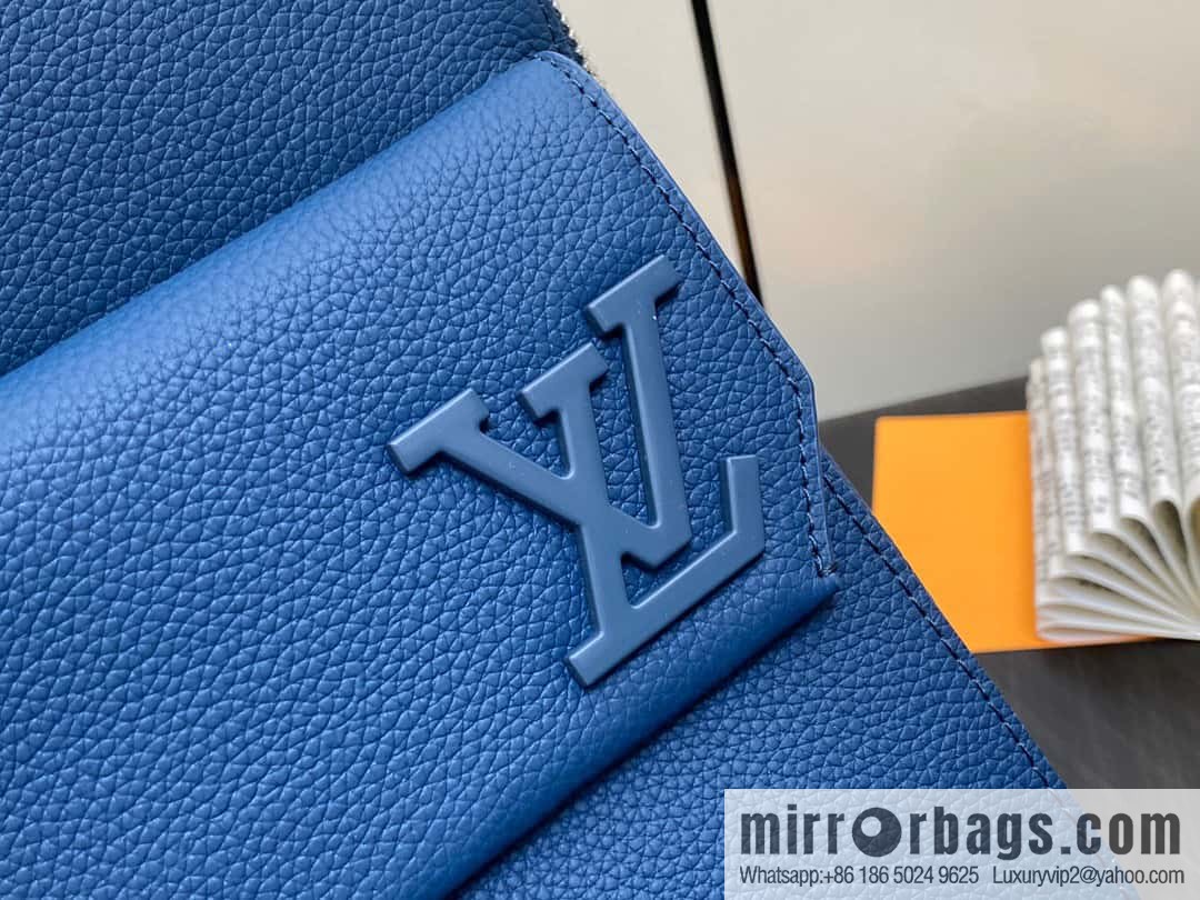 [Boutique‑grade] M23765 blue, full leather breast bag shoulder bag series, autumn and winter new PILOT shoulder bag